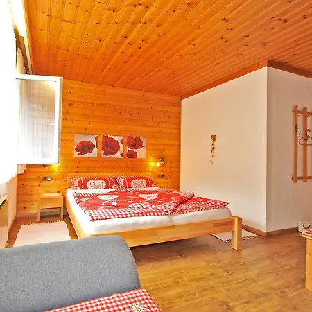 Haus Hasslacher Guest house Flattach