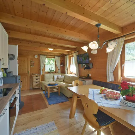 Haus Hasslacher Guest house Flattach